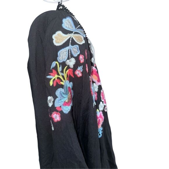GREAT CONDITION WOMEN Paparazzi Black Embroidered Floral Kimono Crochet Trim Ope - Picture 8 of 10